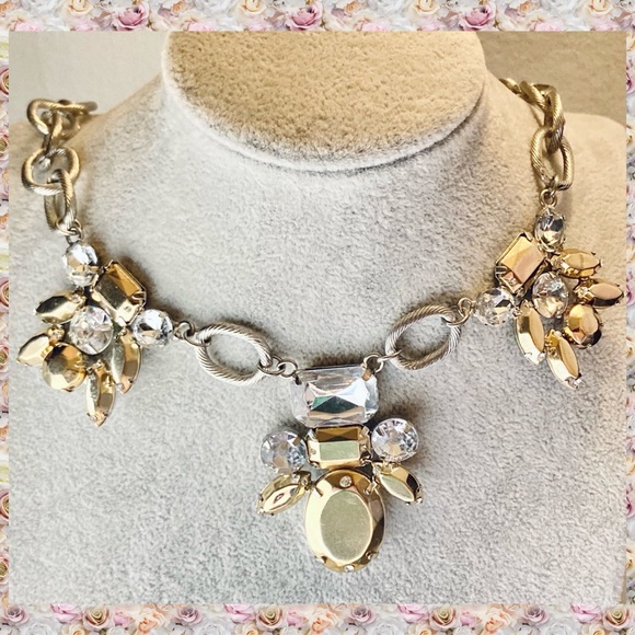 Glamorous Draping Calvicle BIB Statement Necklace - Picture 8 of 8